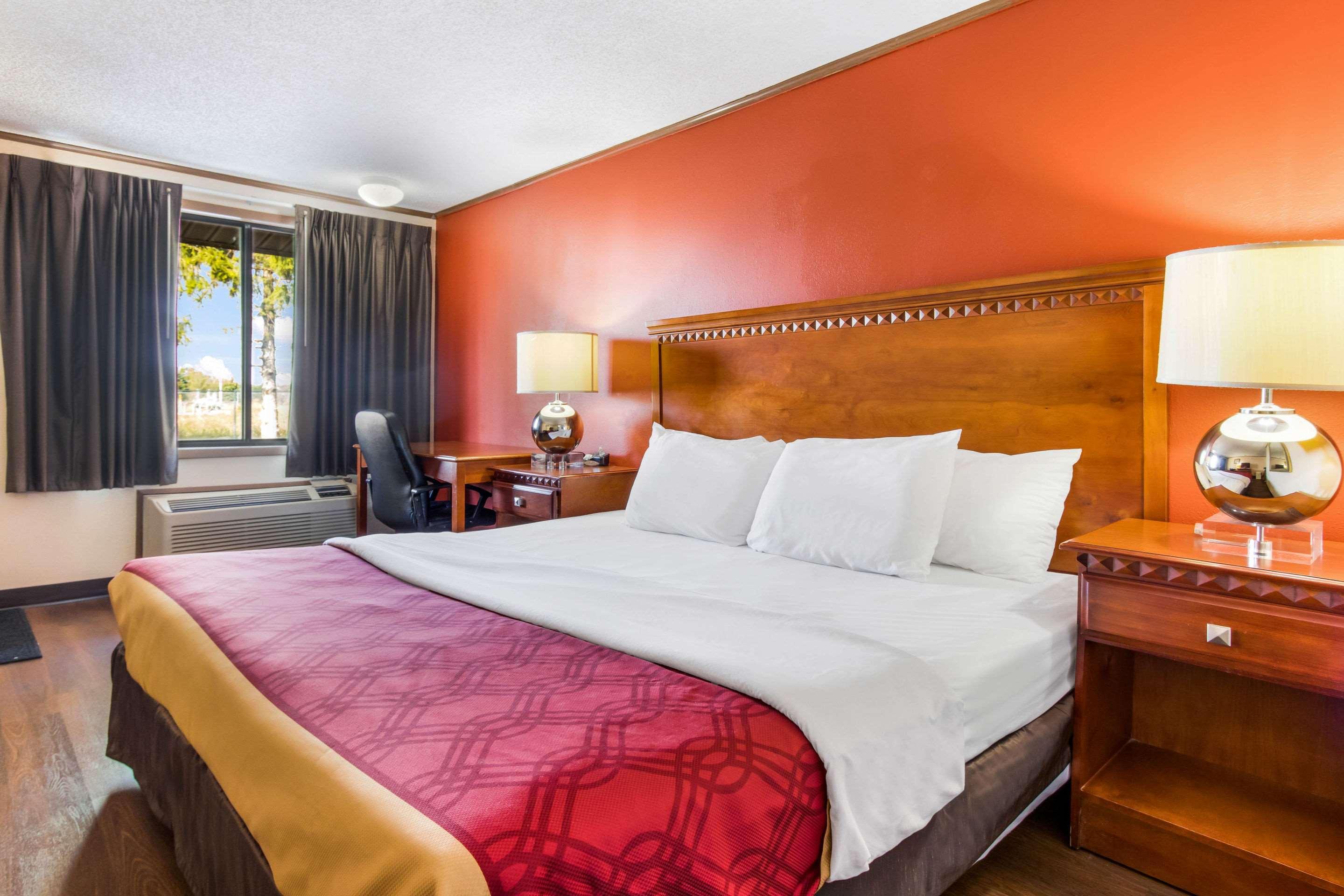 Econo Lodge Norwalk Exterior foto