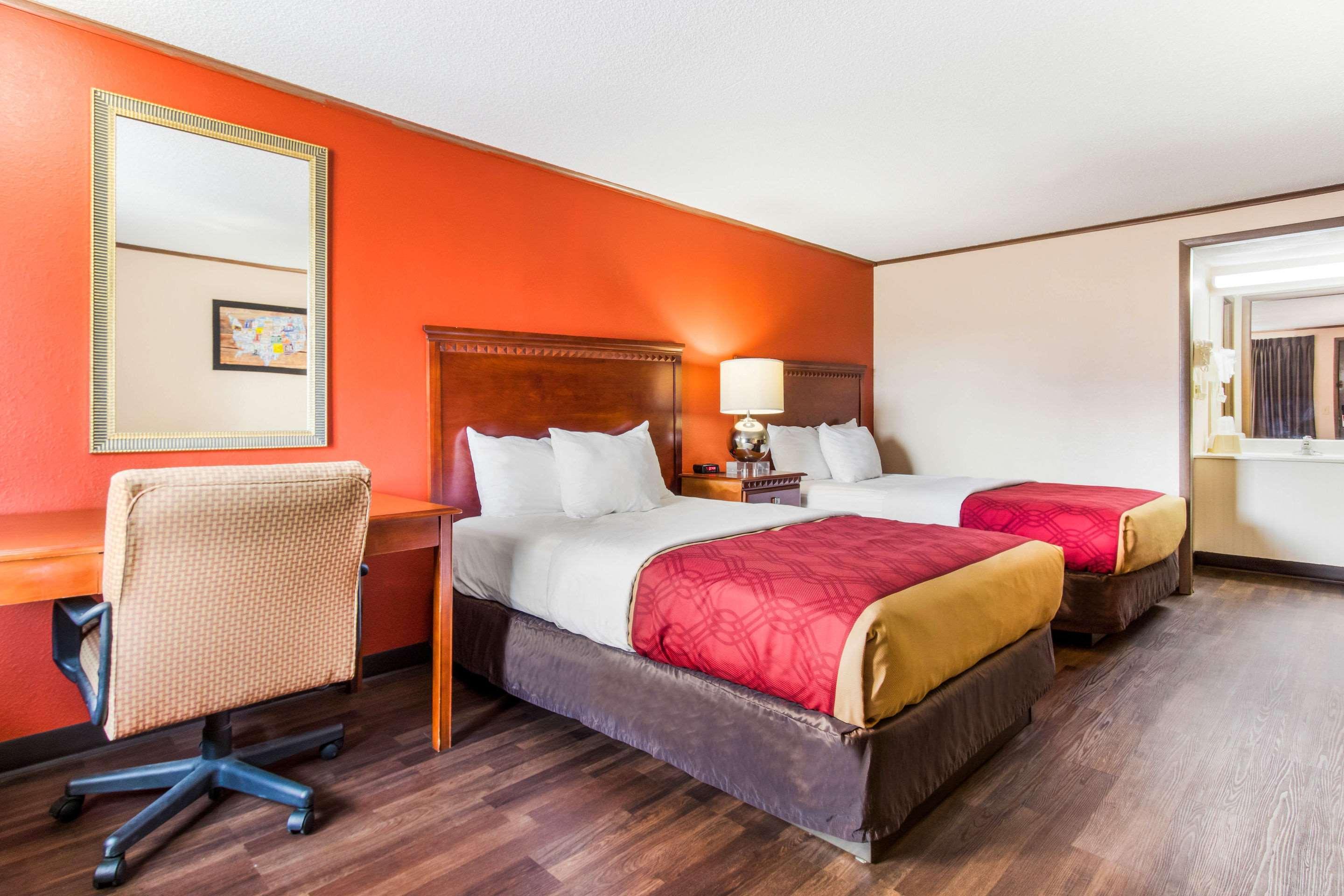 Econo Lodge Norwalk Exterior foto