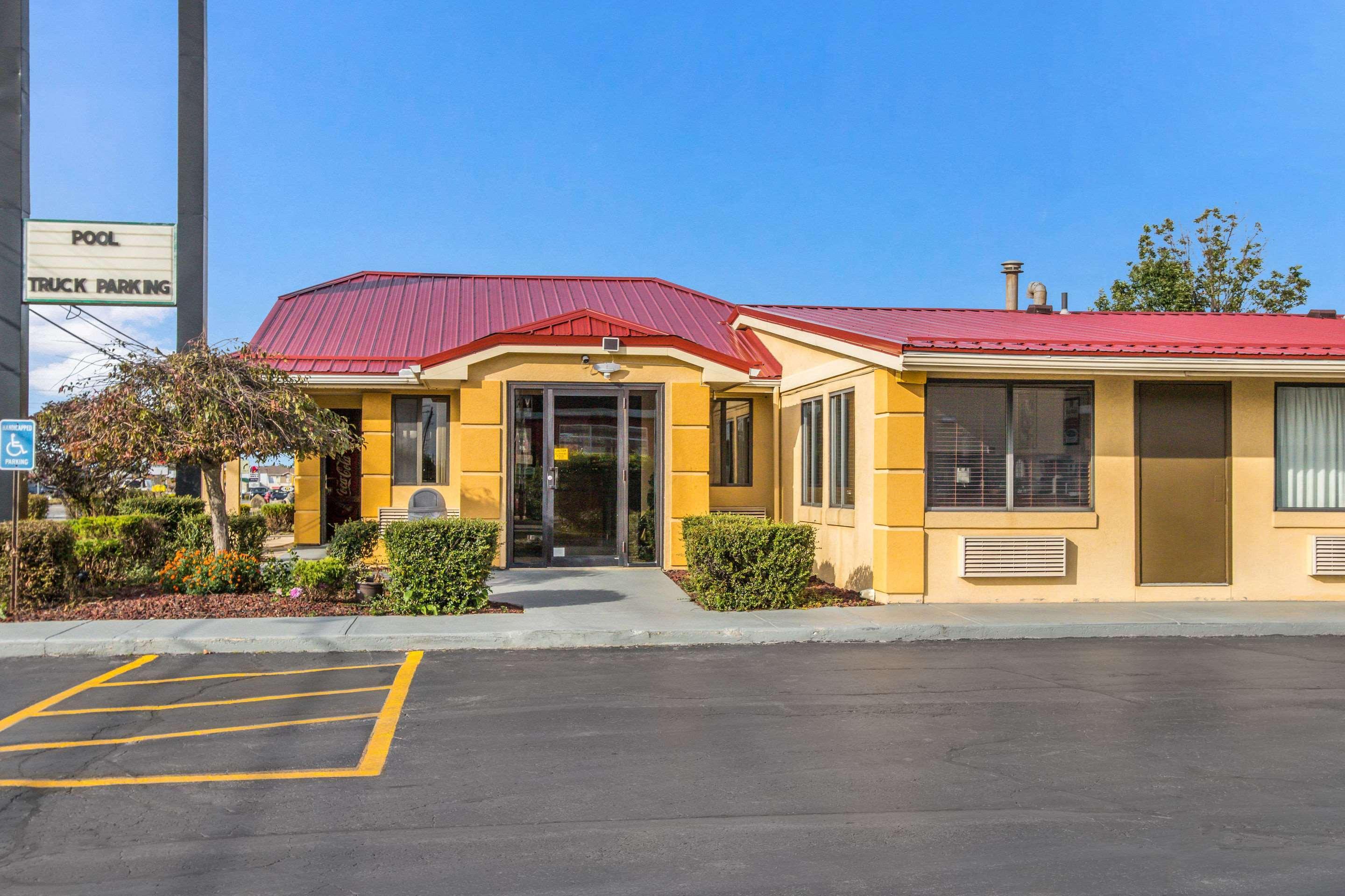 Econo Lodge Norwalk Exterior foto