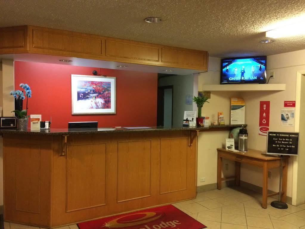 Econo Lodge Norwalk Exterior foto