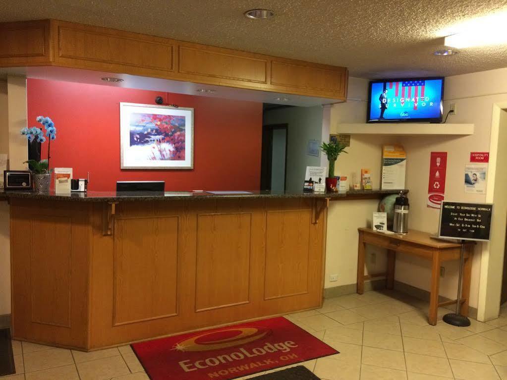 Econo Lodge Norwalk Exterior foto